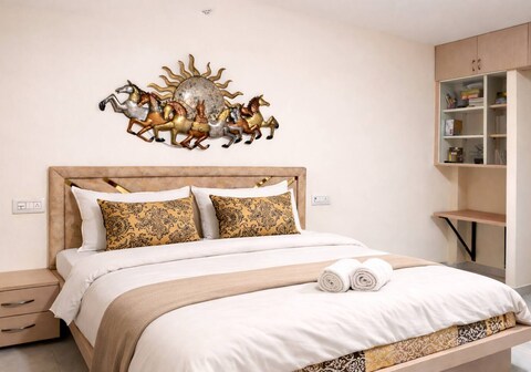 1BHK w AC Balcony Rooftop Jhula Kitchen