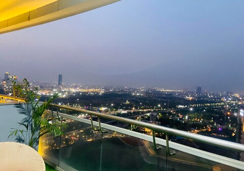 Romantic Getaway Suite City View