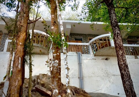 Prakri Tree Cottage & Farms