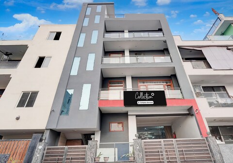 Super Collection O Sector 20 Noida