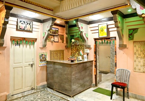 Gayatri Paying Guest House