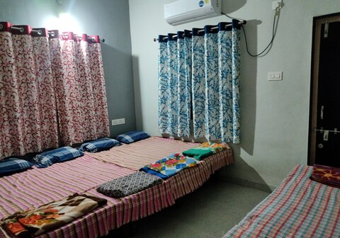 Jyotiba Guest house Akkalkot