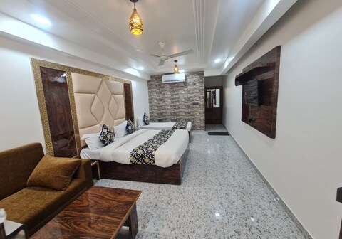 Hotel Vrindavan Palace