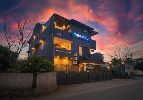 FabHotel Villa The Suites - Nr. Prayagraj Junction