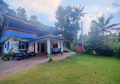 Mercys Munnar Homestay | Room & Caretaker