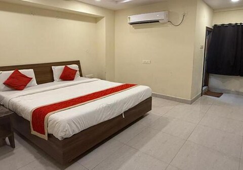 FabHotel Shree Mohan Palace