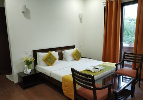 Golden Palm Suites | Rooms & Wi-Fi