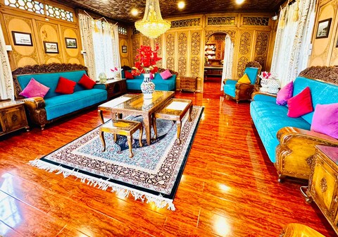 Shabnam Group of Houseboats