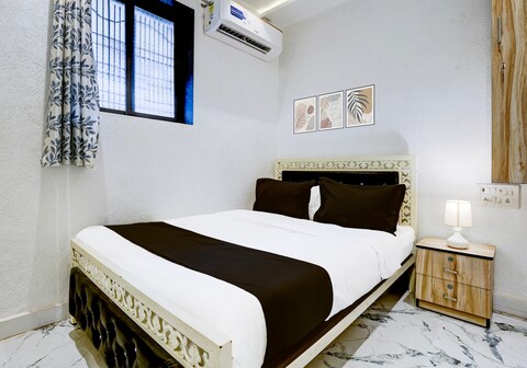 Super Hotel O Khar East Near Railway Station