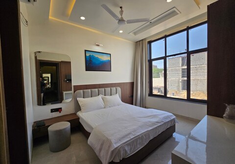 Shree Radha Raman Sarkar Dham