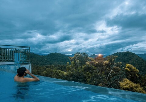 The Lake View Resort Munnar