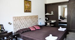 Dwarika Puri Hotel, Haridwar Dwarika Puri Hotel, Haridwar