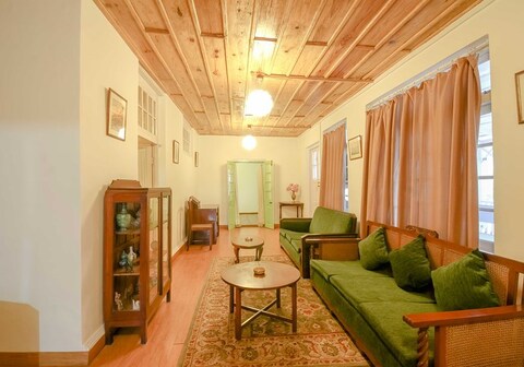 The Cottage By the Woods, Vienna Lodge