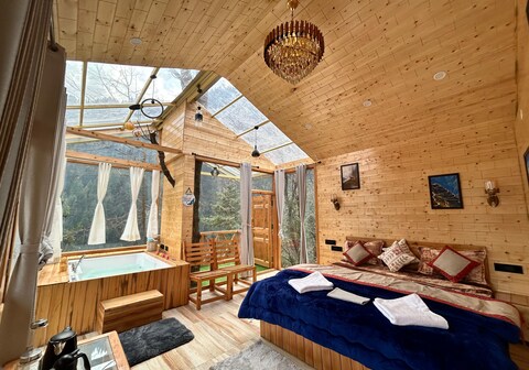 SkyHeaven Jacuzzi Treehouse