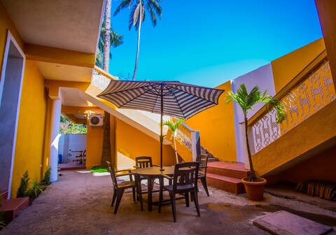 Stunning homestay by Anjuna Beach near Curlies
