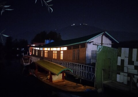 Houseboat shukraan