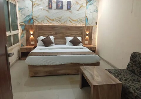 FabHotel MJ International