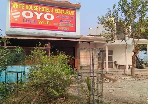 OYO 821478 White Palace