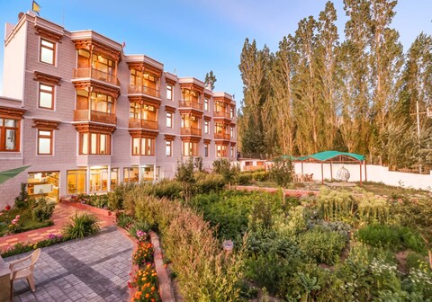 Riwang Residency | Hill-view Rooms