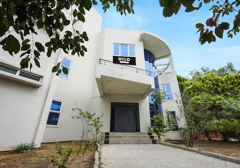 Super Hotel O ECR Stays Near Nemmeli Beach Formerly GVS Homes