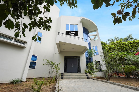 Super Hotel O ECR Stays Near Nemmeli Beach Formerly GVS Homes