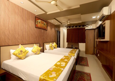 Hotel Jinendra Palace