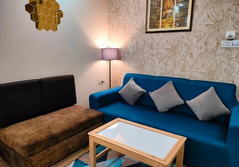 Blue Heart Home | 1BHK Luxury & Cosy Flat in Tapovan