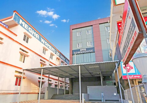 Super Townhouse La Vista Inn Grand Hotel