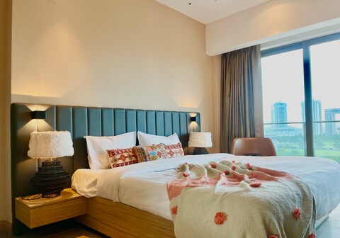 Gatsby Studio at Paras Square