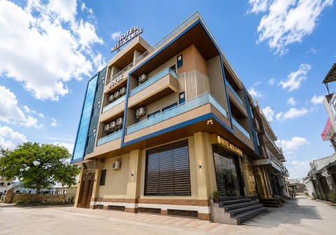Hotel Neel Kamal Only 10 min Walking From Temple