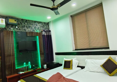 PHILIPS STAY CIT ROAD near Sealdah