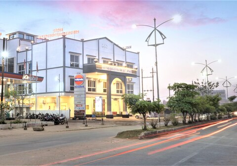 HOTEL THE GRAND RADHE SHYAM