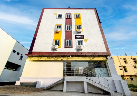 Hotel O by OYO Srikara Grand