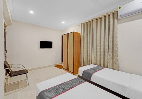 Collection O Mount Road Rich Mount Near Marina Beach