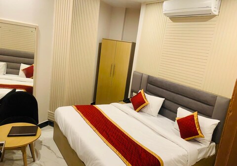 Hotel Ember