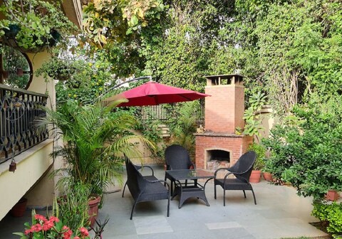 Private Studio @DLF Phase-1 (A-30/1)