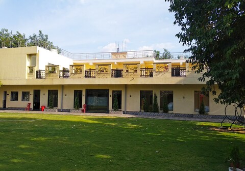 Hotel O Ambuja City Centre Mall Formerly Amar Marriage Palace