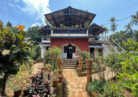 Blue Azure 2BR GF walk to beach in Goa by Homeyhuts