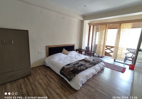 The Gonay Manor, Homestay