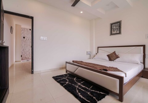 Whispering Pine | Rooms in a Homestay