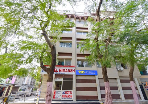 FabExpress Himansh - About a minute walk to Mahakaleshwar Jyotirlinga.