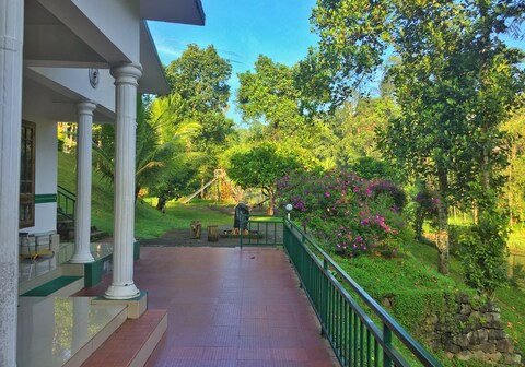 Avondale Cottage | River-view Rooms