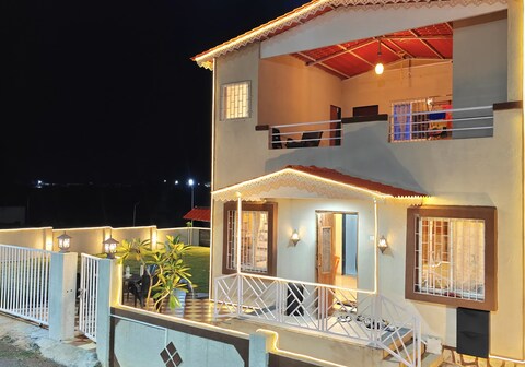 Whispering Hills Villa