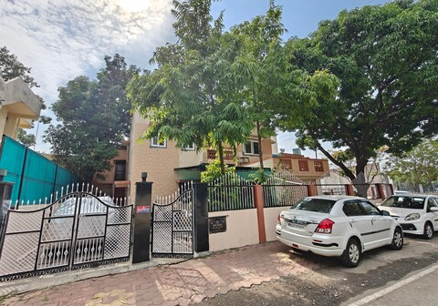 Prime Area 1BHK | Budget Stay
