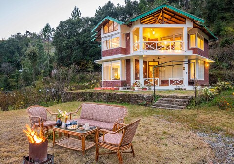 StayVista at Hollyhock Cottage