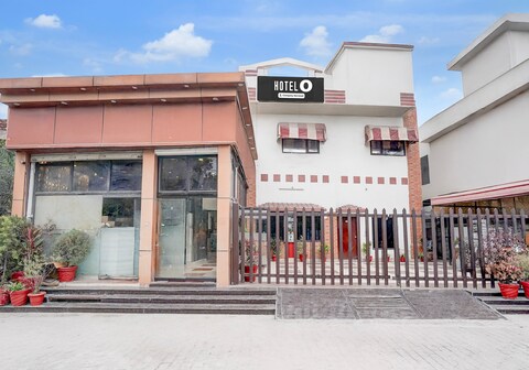 Super Hotel O Tyagi Road near Railway Station
