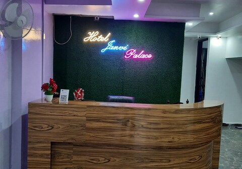 HOTEL JANVI PALACE