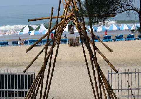 Basho Beach Huts and Cafe
