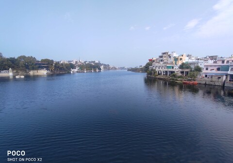 Manorama HomeStay ( lake view)