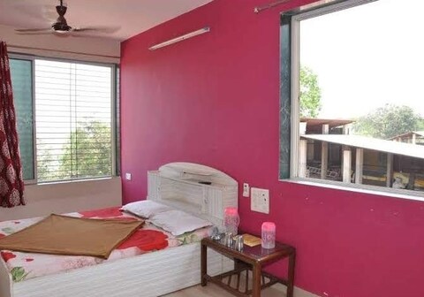 Relax Inn, Matheran